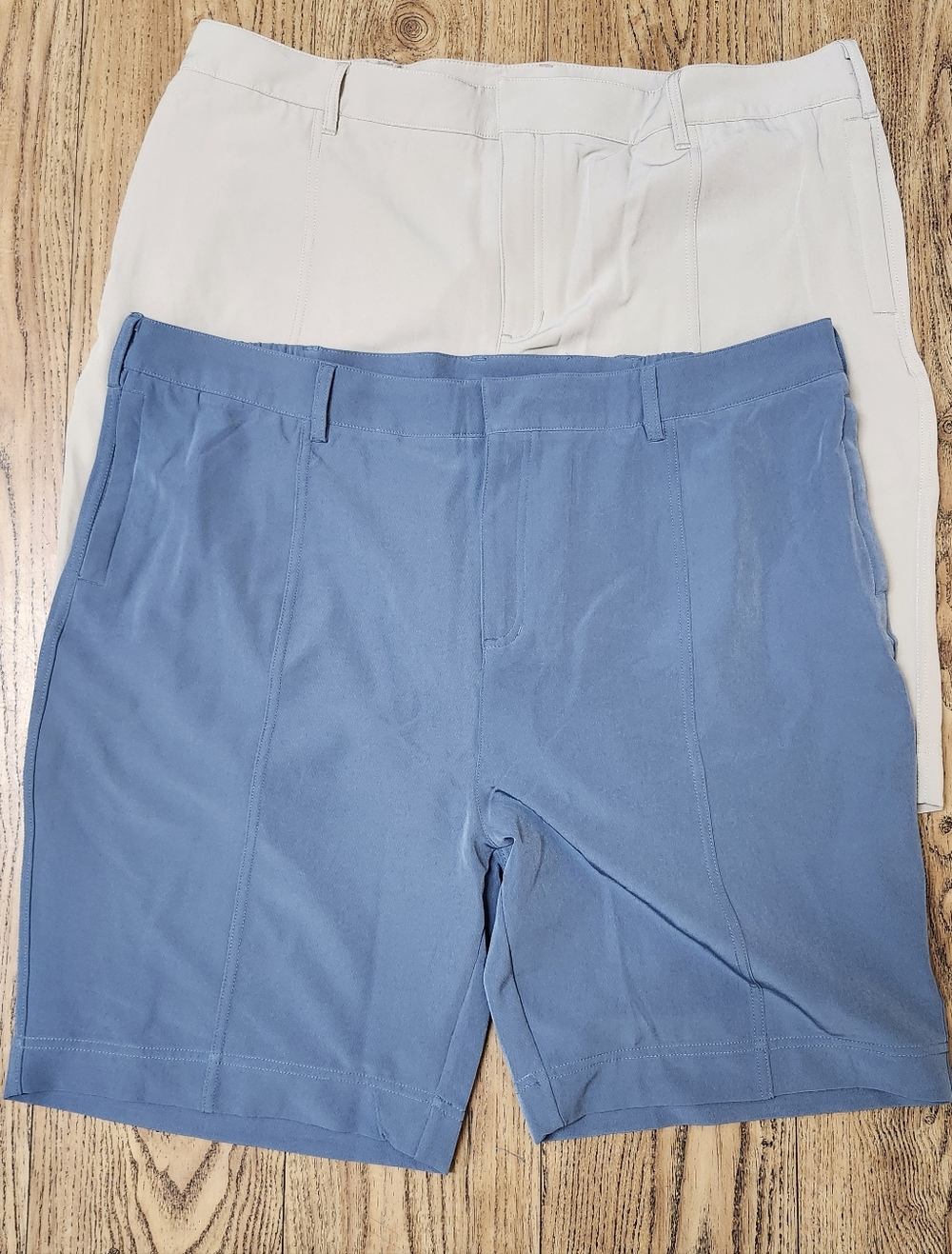 32 Degrees Cool Size 18/XL shorts  lot of 2 Comfort stretch Blue / Ecru cream